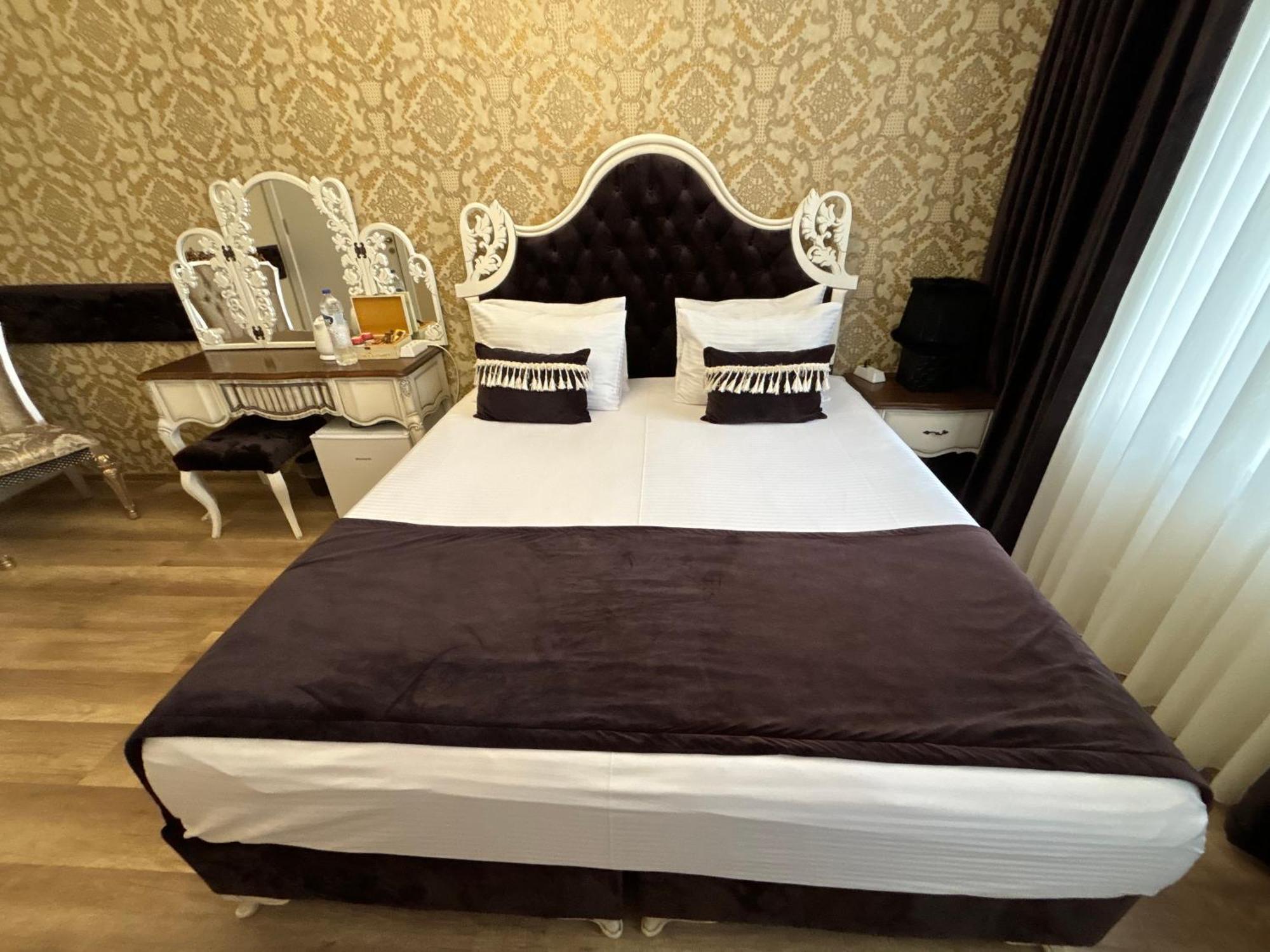 Otantik Shumen Hotell Exteriör bild